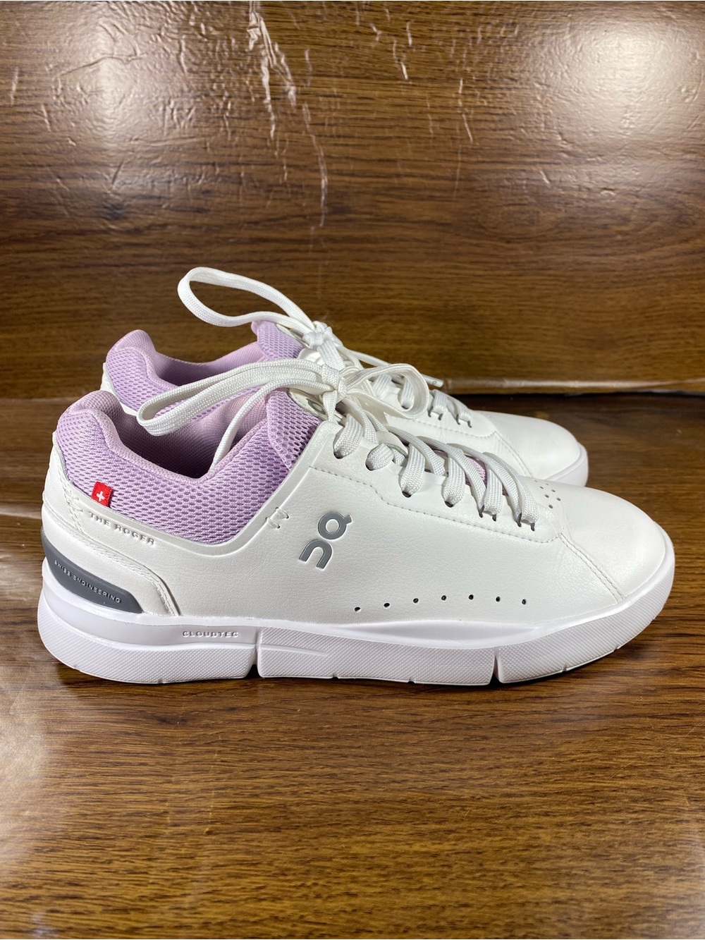On Cloud Roger women’s shoe size 6.5